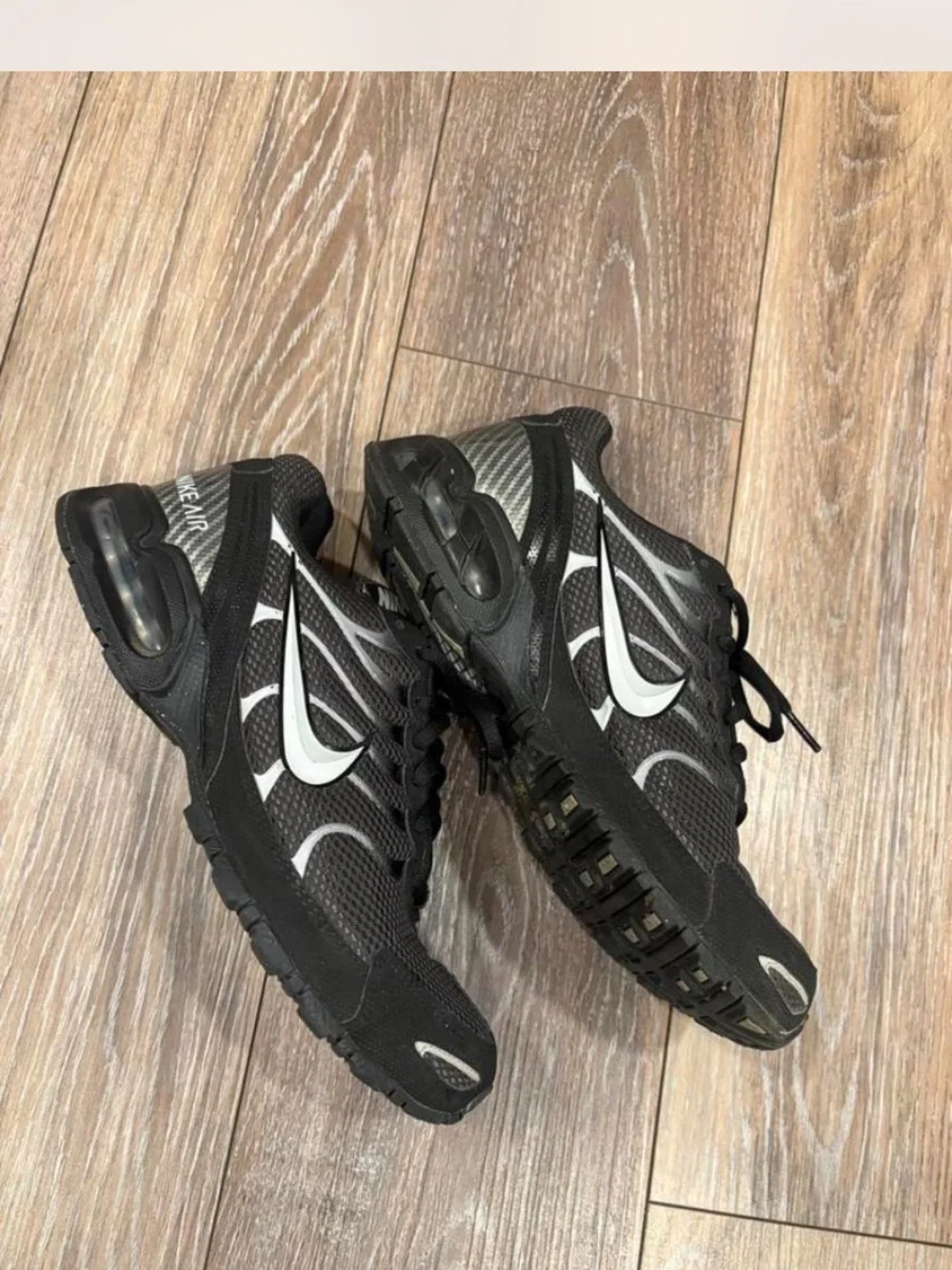 Nike Kids Black & Silver Athletic Sneakers